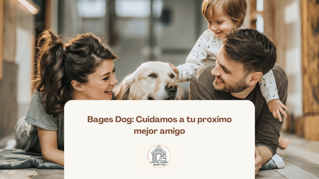 Familia de tres riendo con su perro golden, cuidamos a tu próximo mejor amigo